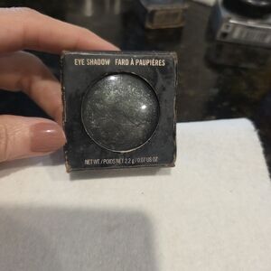 MAC Cosmetics Mineralize Eye Shadow "Smutty Green"